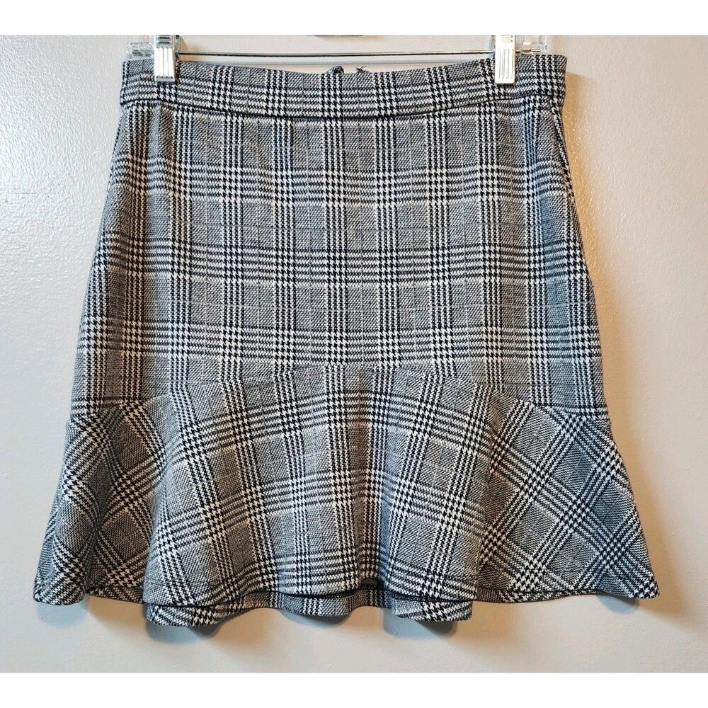 Banana Republic above knee length ruffle bottom skirt size 6